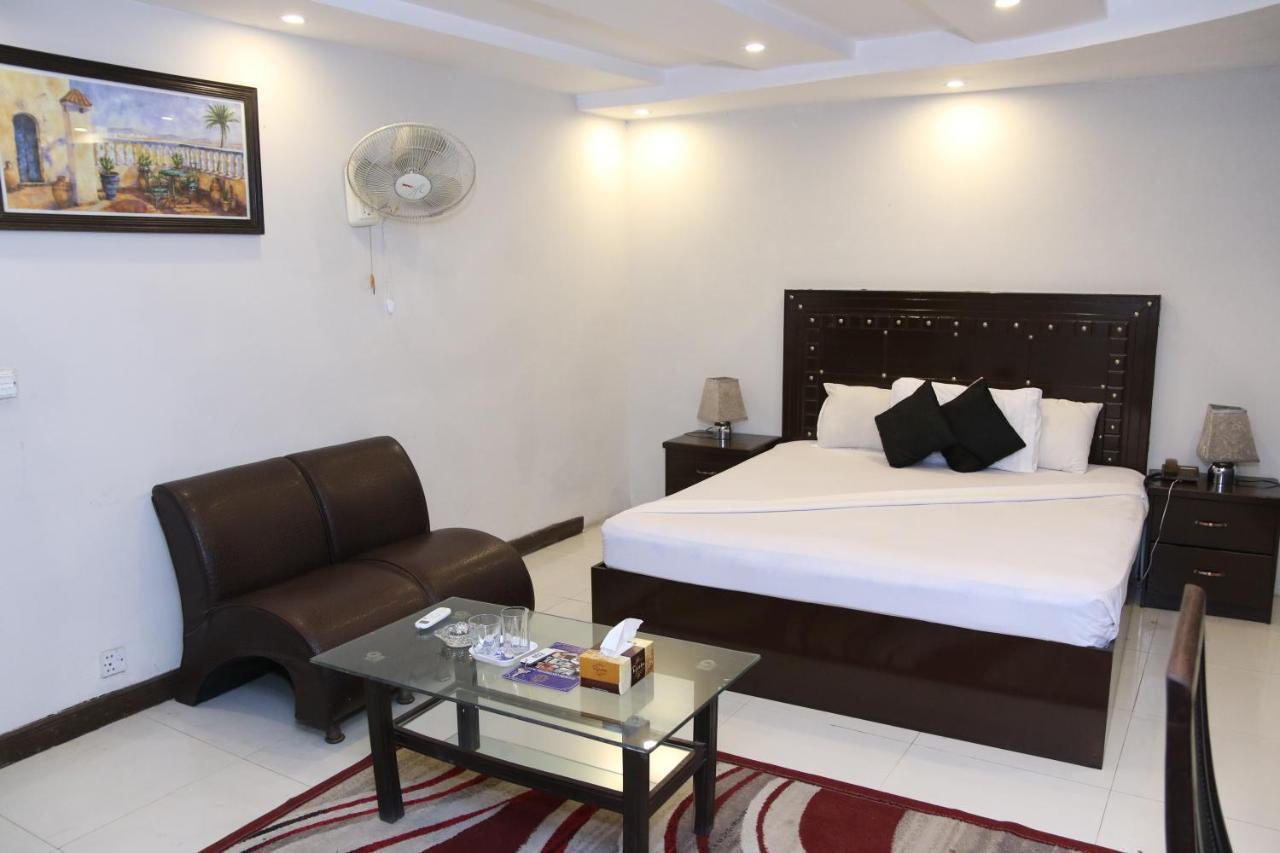 Gulberg Continental Hotel ラホール エクステリア 写真