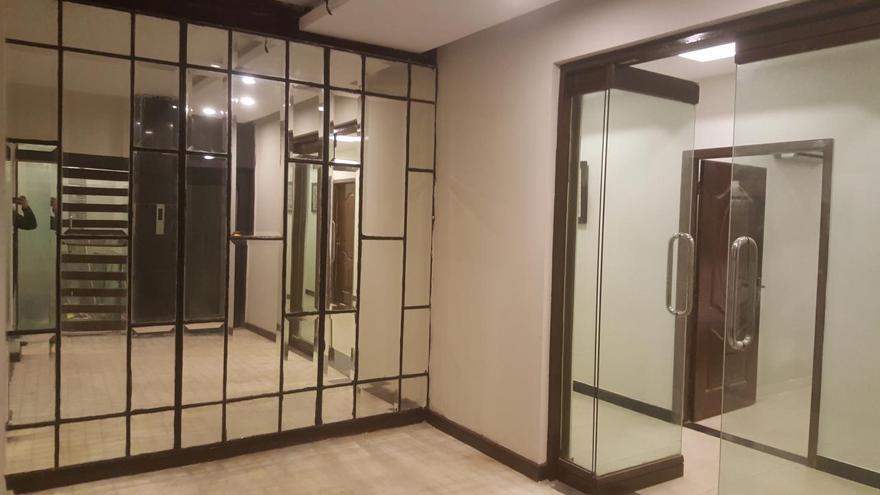 Gulberg Continental Hotel ラホール エクステリア 写真
