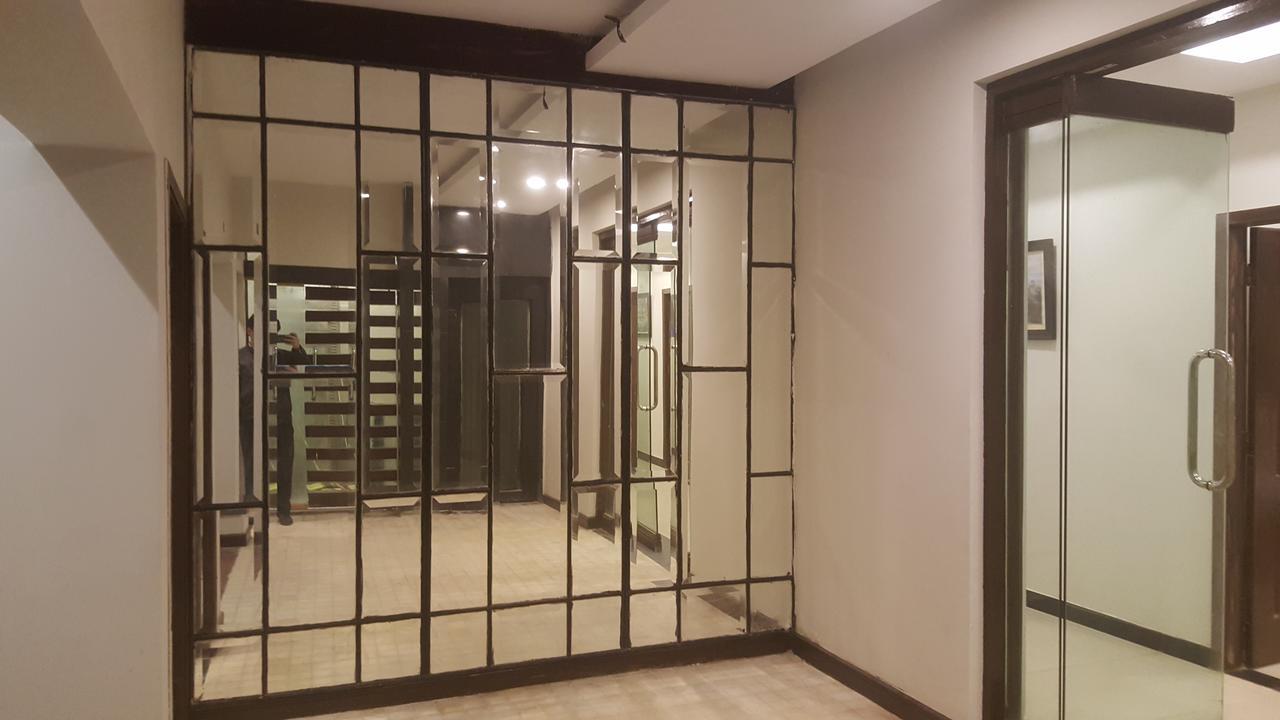 Gulberg Continental Hotel ラホール エクステリア 写真
