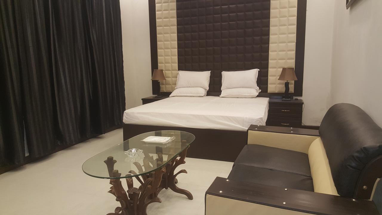 Gulberg Continental Hotel ラホール エクステリア 写真