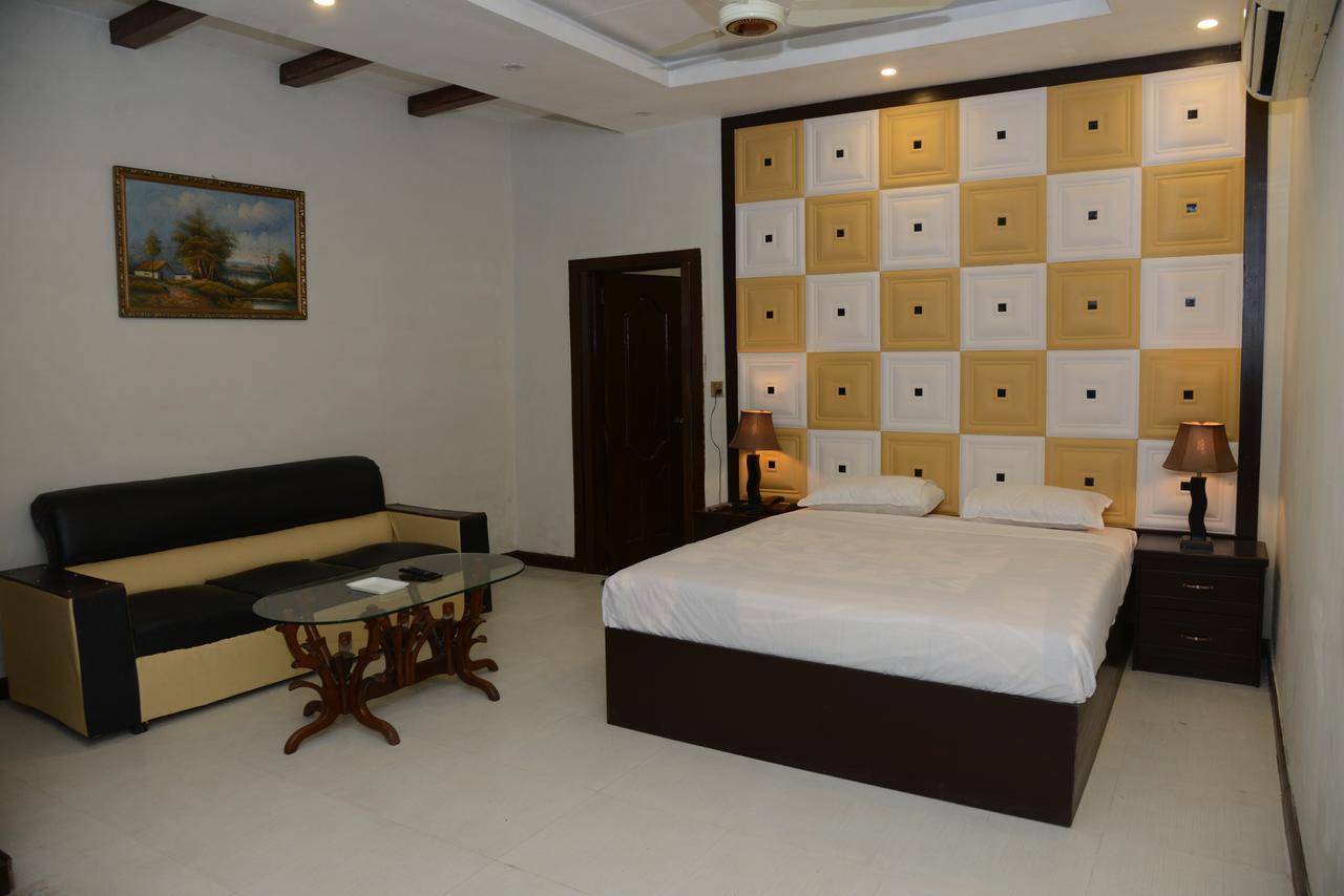 Gulberg Continental Hotel ラホール エクステリア 写真