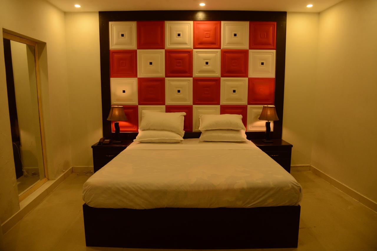 Gulberg Continental Hotel ラホール エクステリア 写真