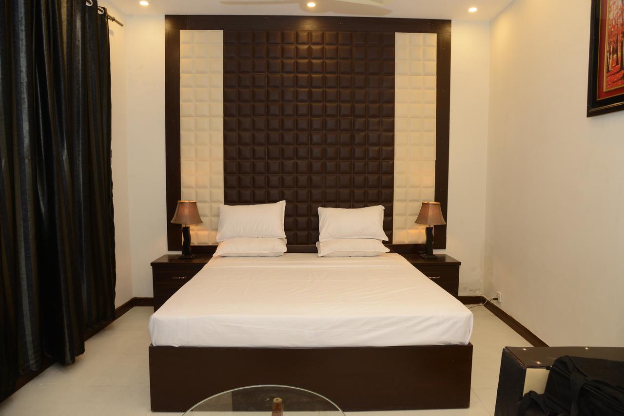 Gulberg Continental Hotel ラホール エクステリア 写真