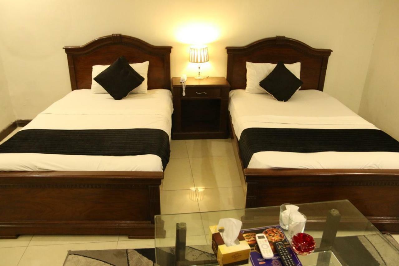 Gulberg Continental Hotel ラホール エクステリア 写真