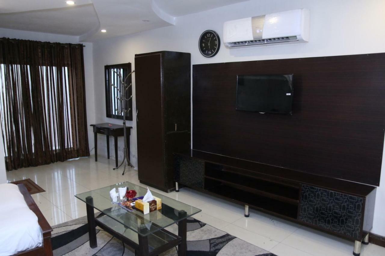 Gulberg Continental Hotel ラホール エクステリア 写真