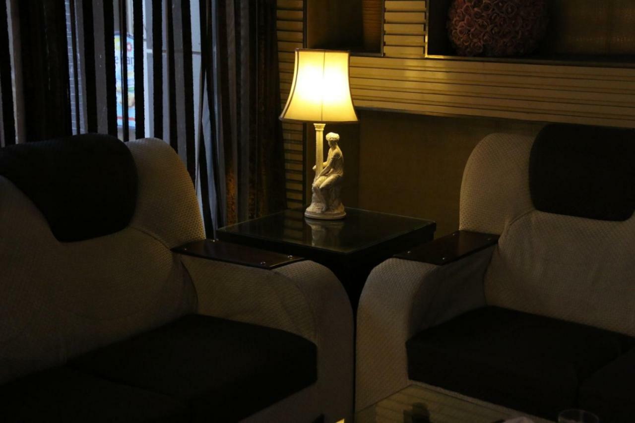 Gulberg Continental Hotel ラホール エクステリア 写真