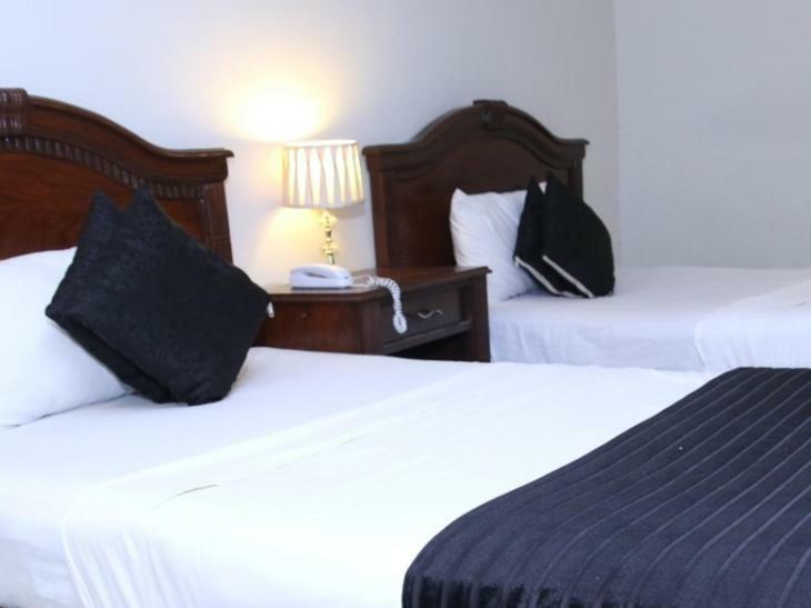 Gulberg Continental Hotel ラホール エクステリア 写真
