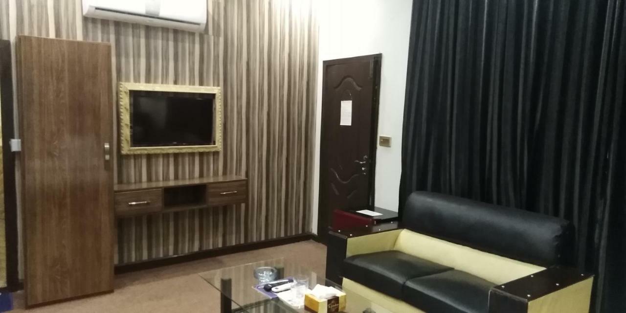 Gulberg Continental Hotel ラホール エクステリア 写真