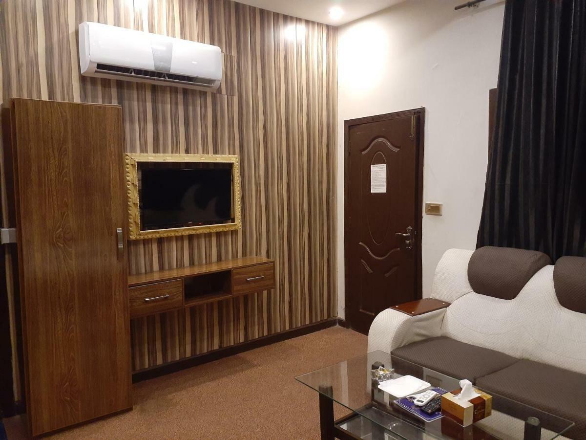 Gulberg Continental Hotel ラホール エクステリア 写真