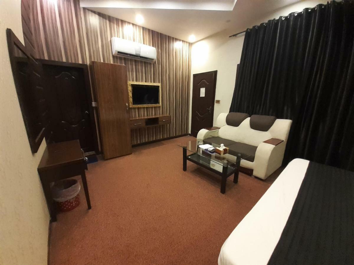 Gulberg Continental Hotel ラホール エクステリア 写真