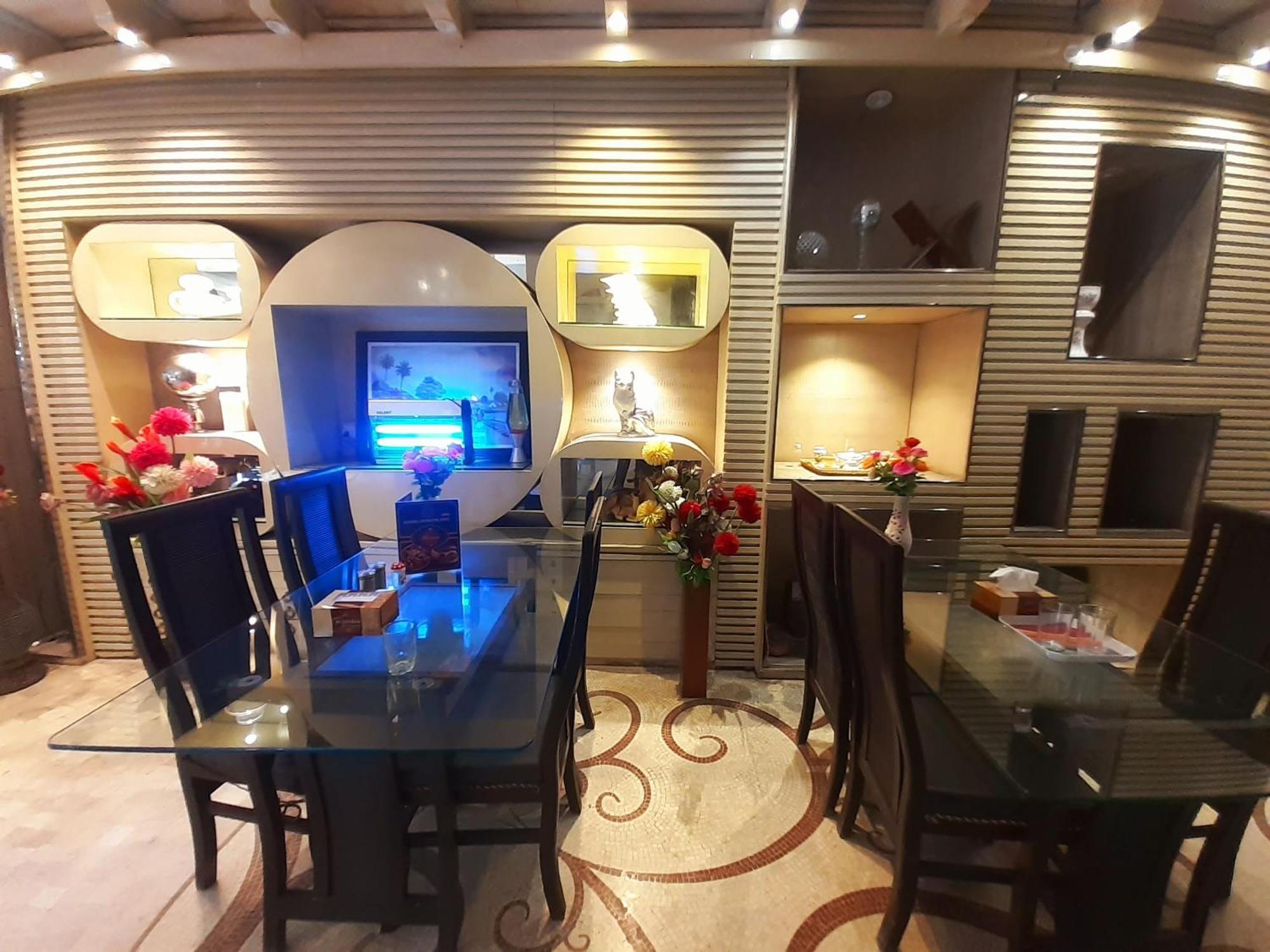 Gulberg Continental Hotel ラホール エクステリア 写真