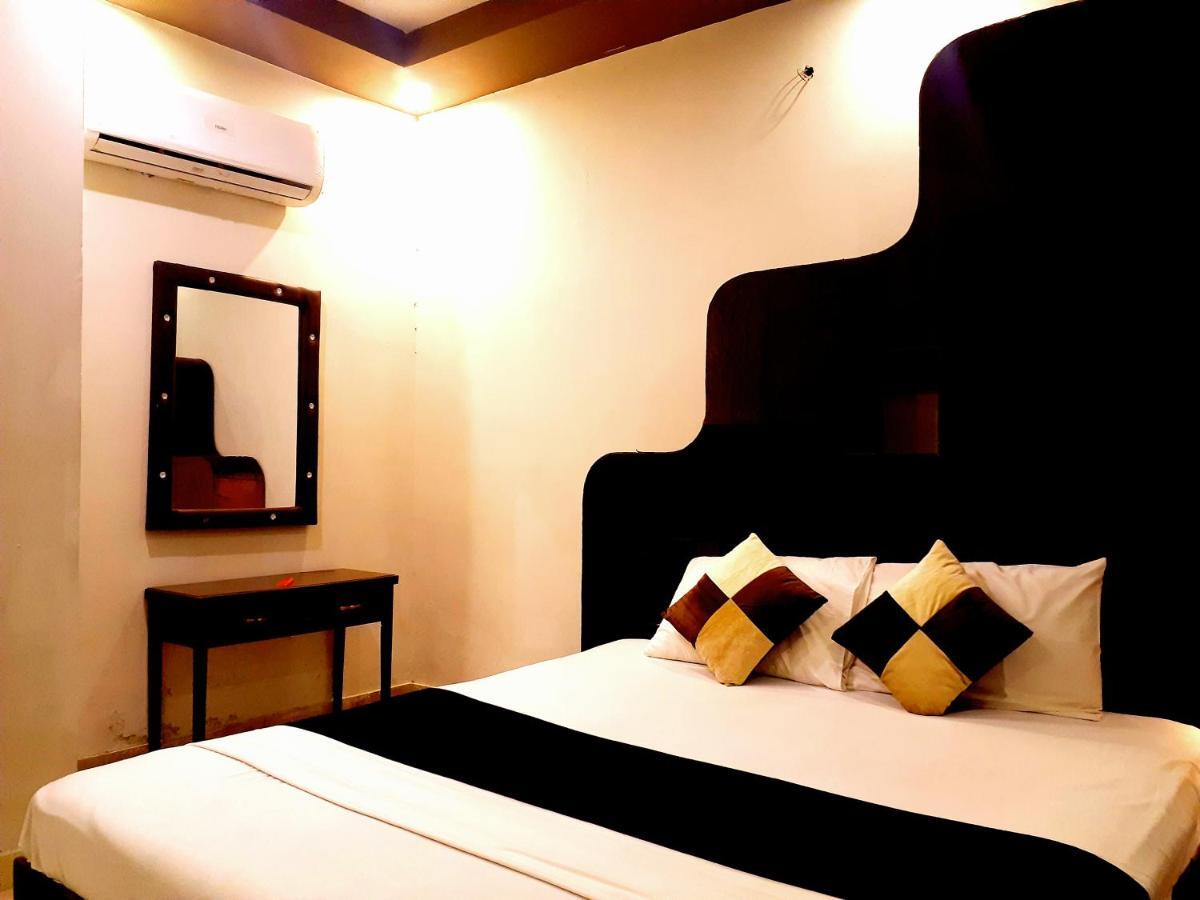 Gulberg Continental Hotel ラホール エクステリア 写真
